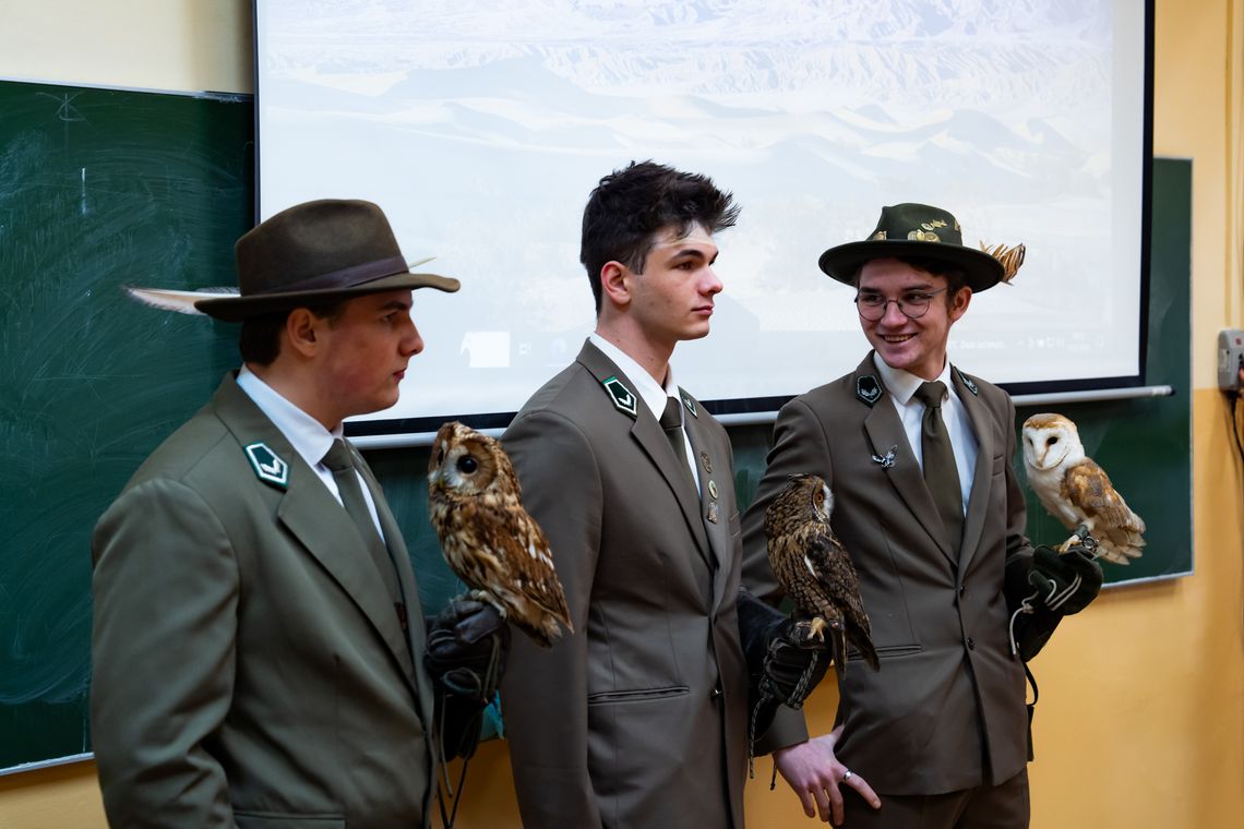 Sowy wleciały na lekcję biologii