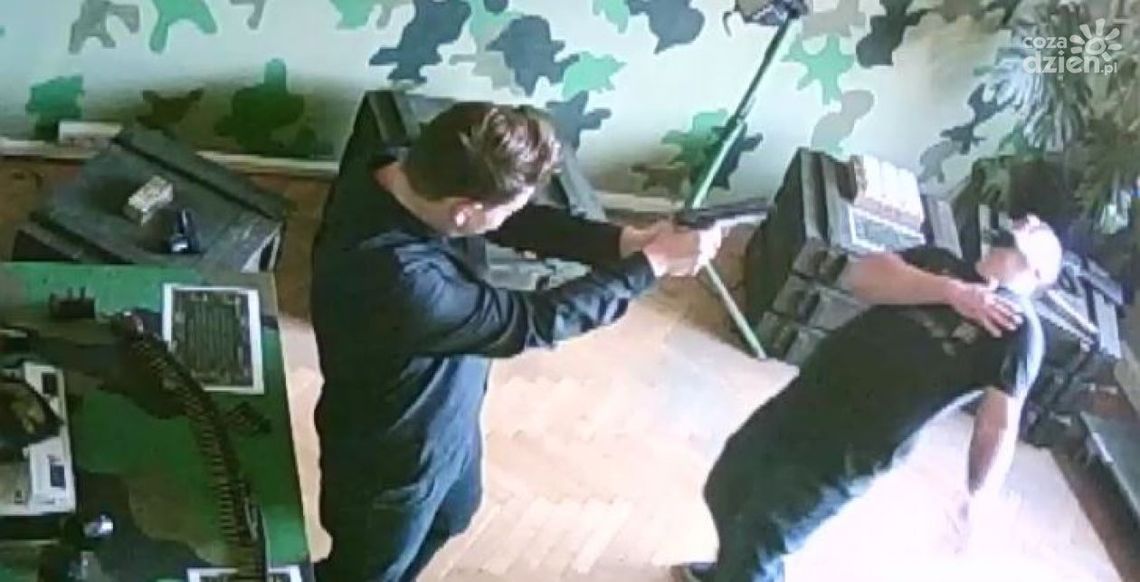 CO W TRAWIE FURCHA? - Mystery house i Geocaching odc. 2