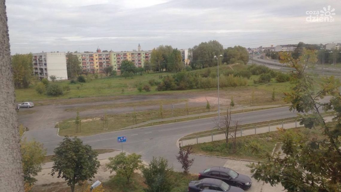 Co z działką obok Spółdzielni „Ustronie”?