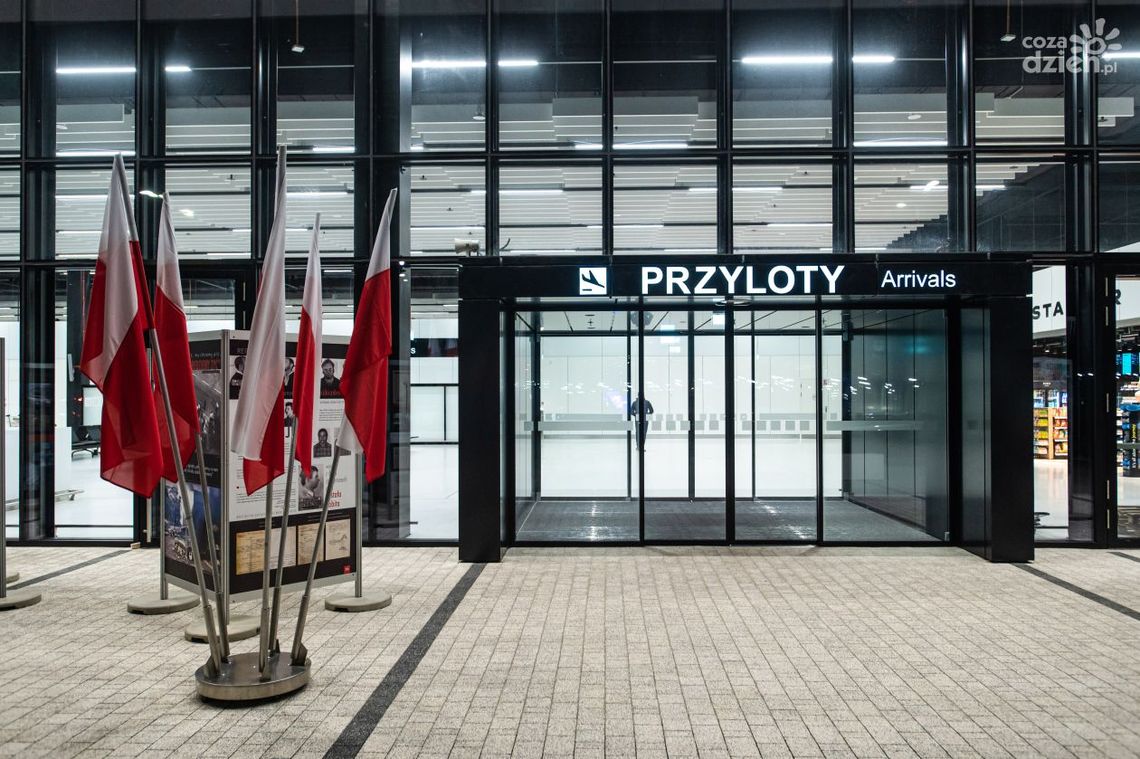 Coraz więcej pasażerów na radomskim lotnisku. Ruszą nowe połączenia