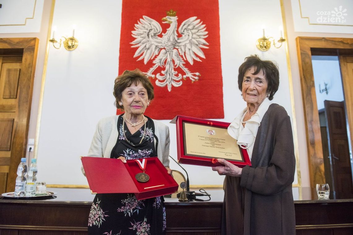 Córki Grzecznarowskiego odebrały tytuł