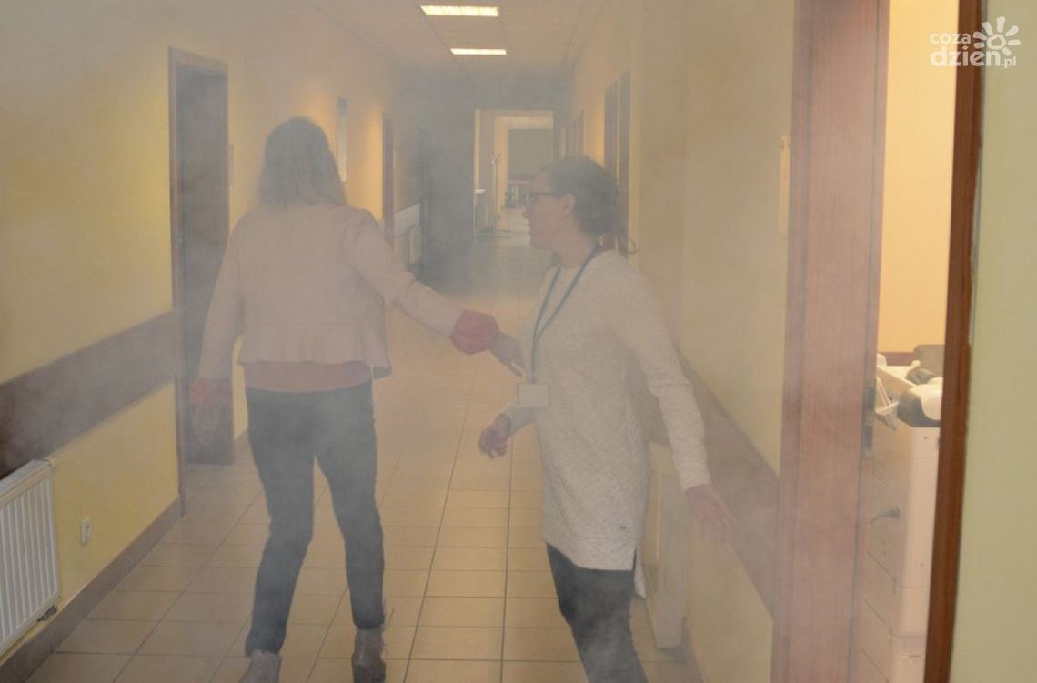 Ćwiczyli zachowanie podczas pożaru Ćwiczyli zachowanie podczas pożaru