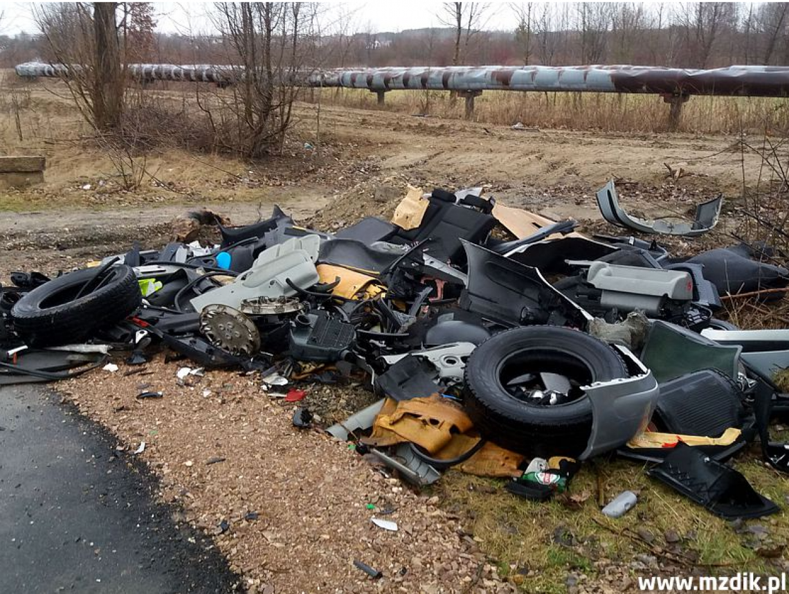 Cyklicznie podrzucał śmieci. Zostawił dokumenty
