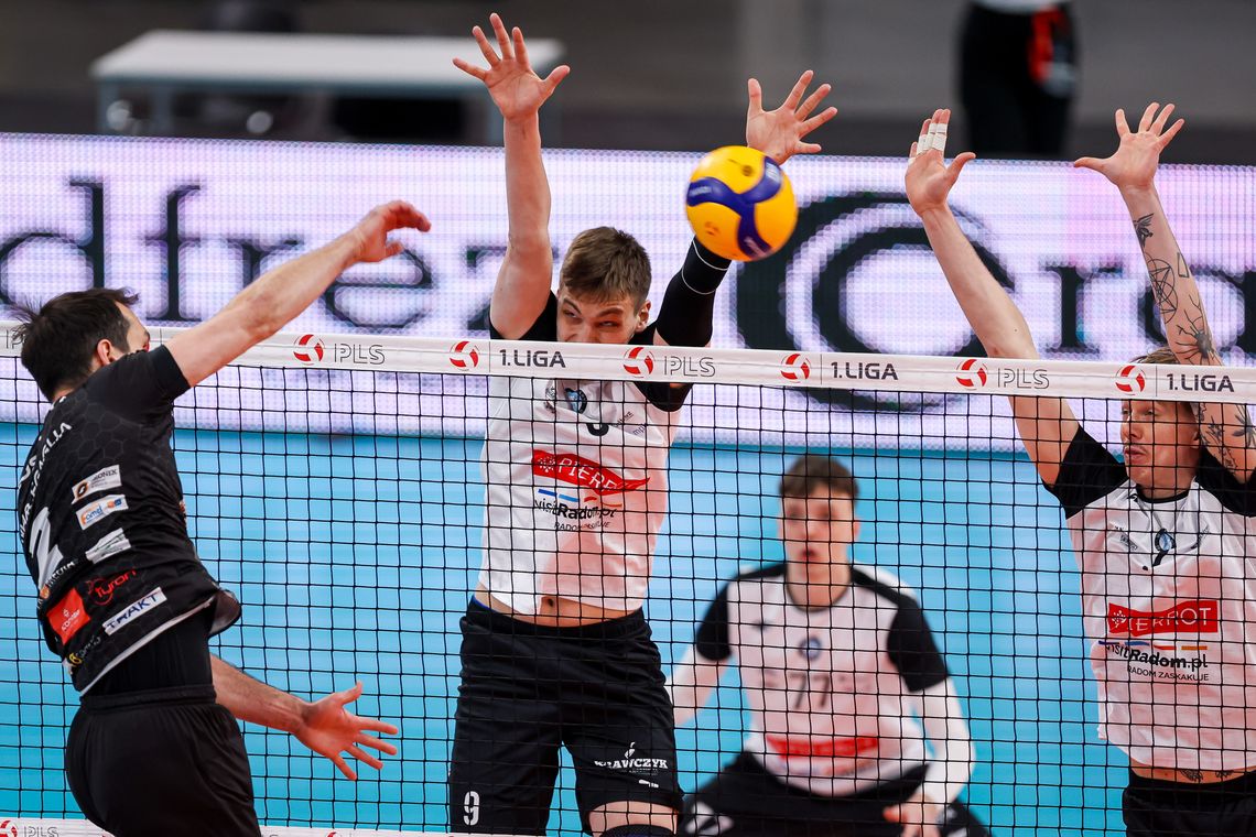 Jeden set to za mało. Mickiewicz przerwał serię Czarnych