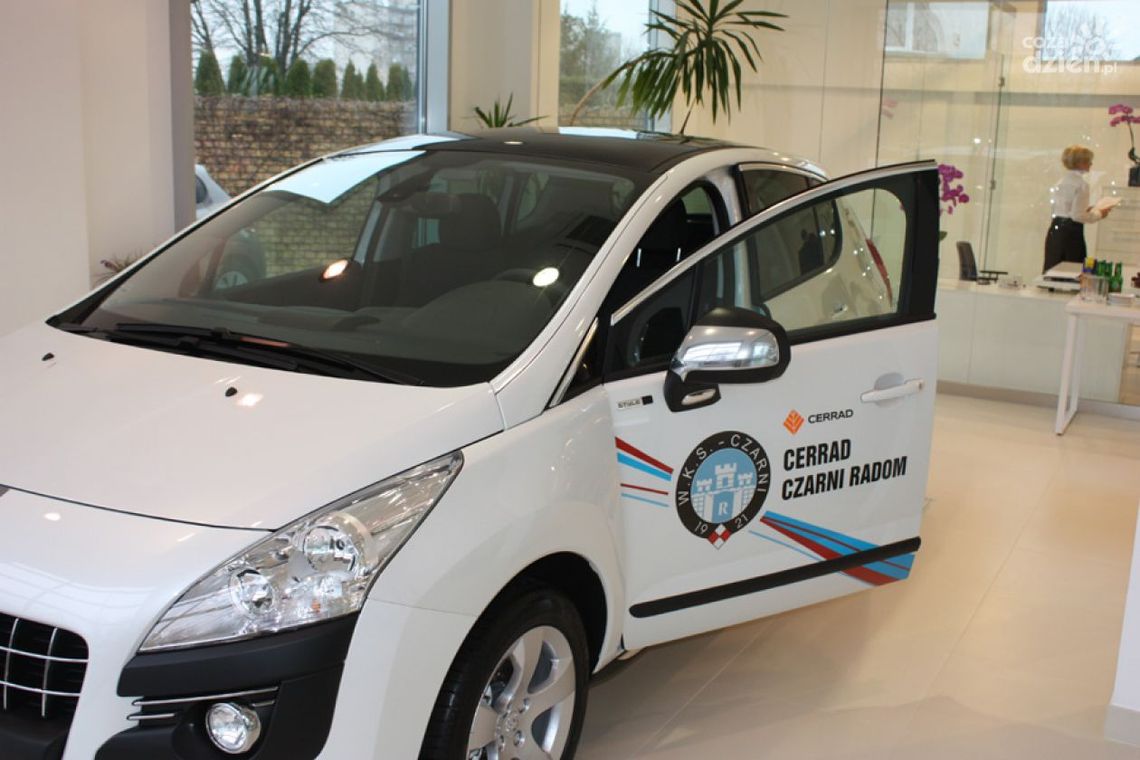 Czarni mają do dyspozycji nowe samochody