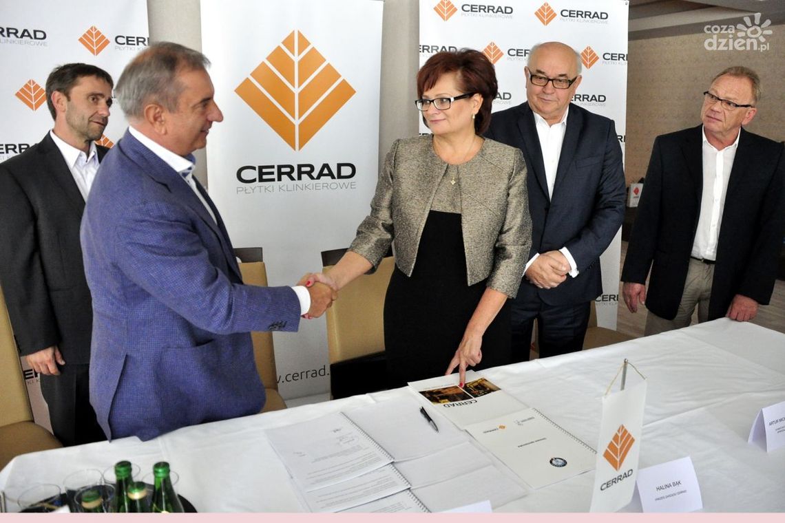 Czarni oficjalnie z firmą Cerrad Czarni oficjalnie z firmą Cerrad