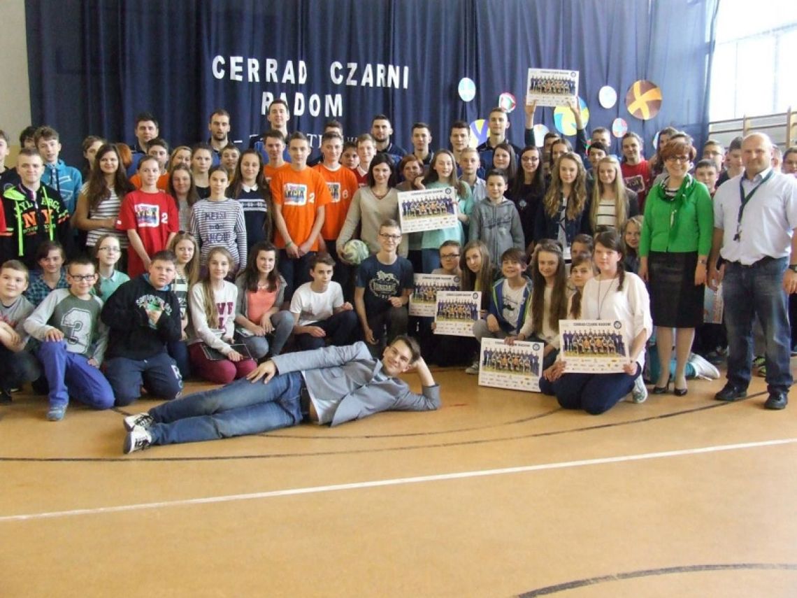 Czarni z wizytą w szkole w Natolinie