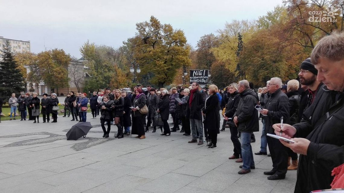 #CzarnyProtest przed Urzędem Miejskim