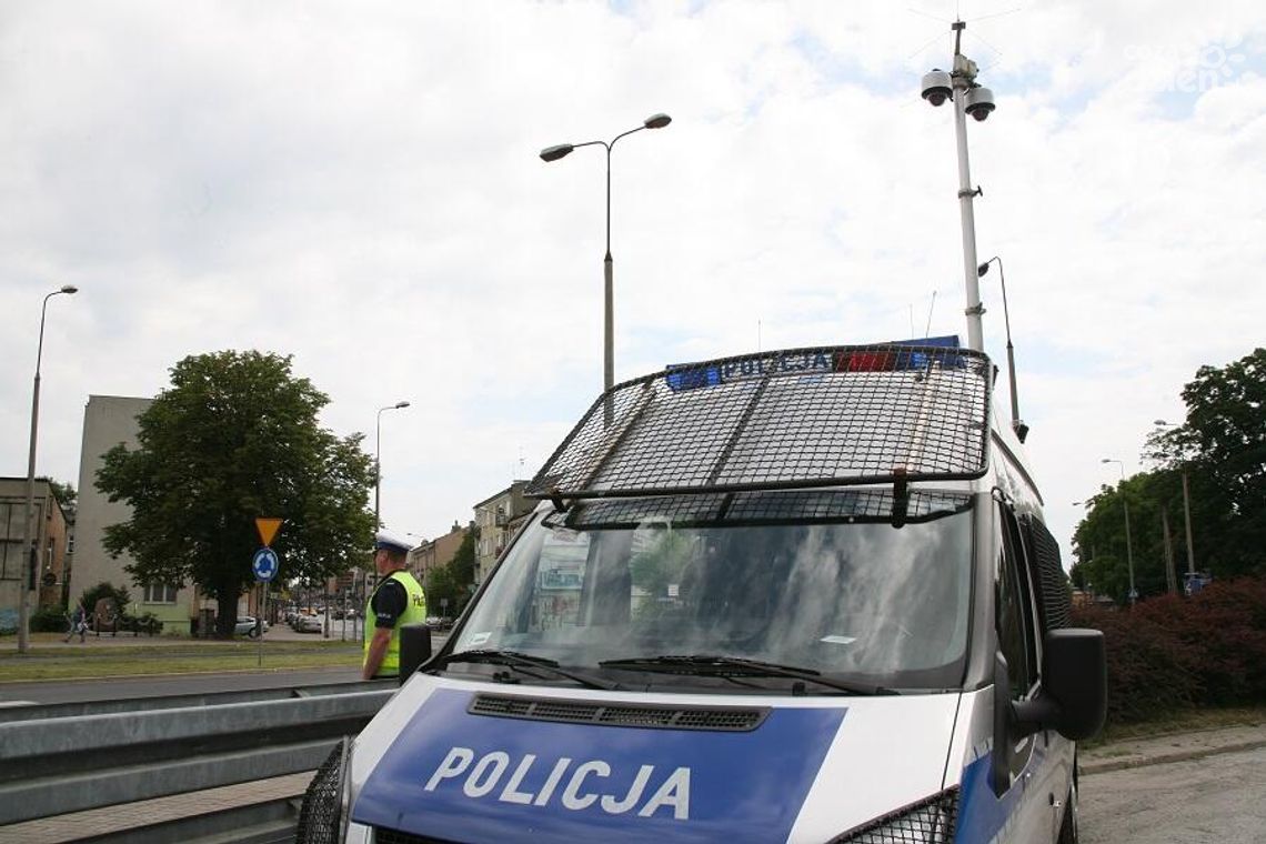 Czekolada, kawa i atak na ochroniarza. 28-latkowi grozi 10 lat więzienia