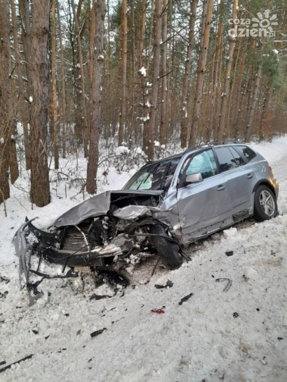 Czołowe zderzenie, dwie osoby w szpitalu 