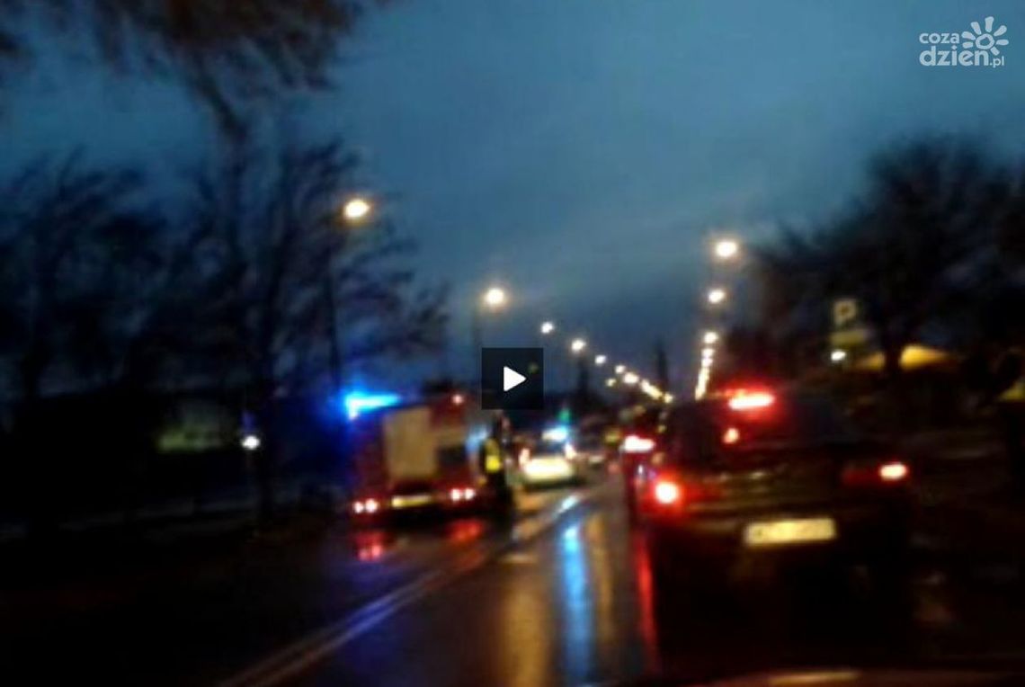 Czołowe zderzenie fiata i forda na ul. Wernera