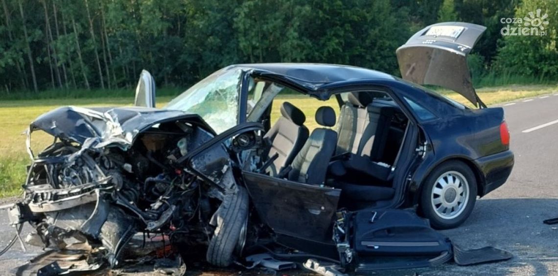 Czołowe zderzenie. Jeden z kierujących zmarł
