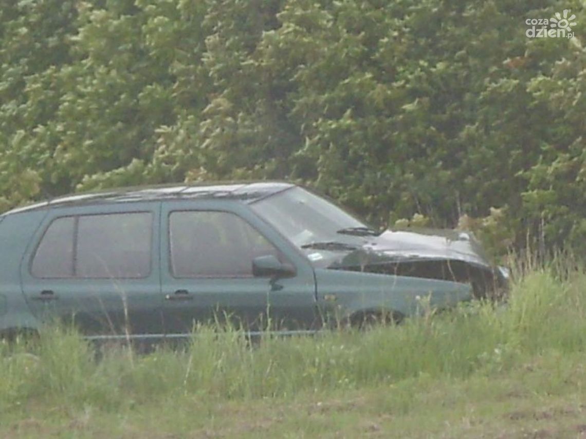 Czołowe zderzenie w Czarnej. Jedna osoba w szpitalu.