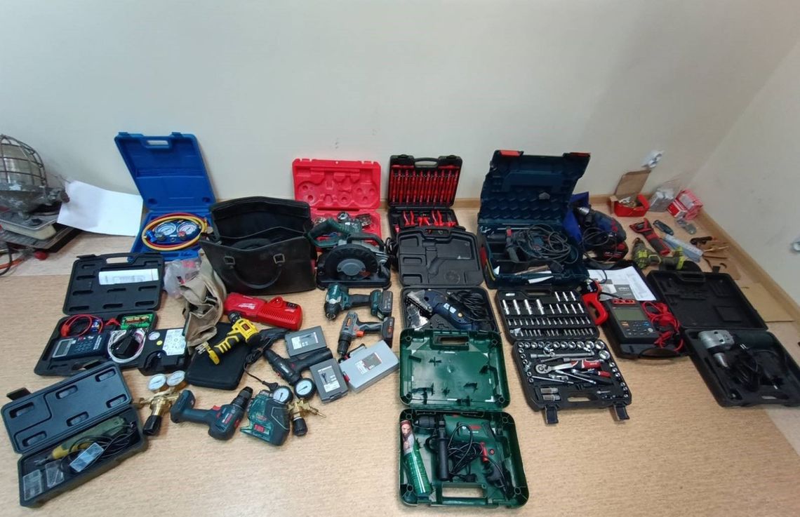 Czterech mieszkańców powiatu radomskiego zatrzymanych za włamanie i kradzież w Pionkach Czterech mieszkańców powiatu radomskiego zatrzymanych za włamanie i kradzież w Pionkach