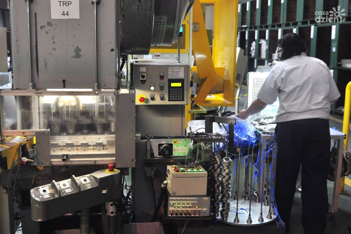 Cztery firmy zapowiadają grupowe zwolnienia. Pracę straci blisko 400 osób! Cztery firmy zapowiadają grupowe zwolnienia. Pracę straci blisko 400 osób!