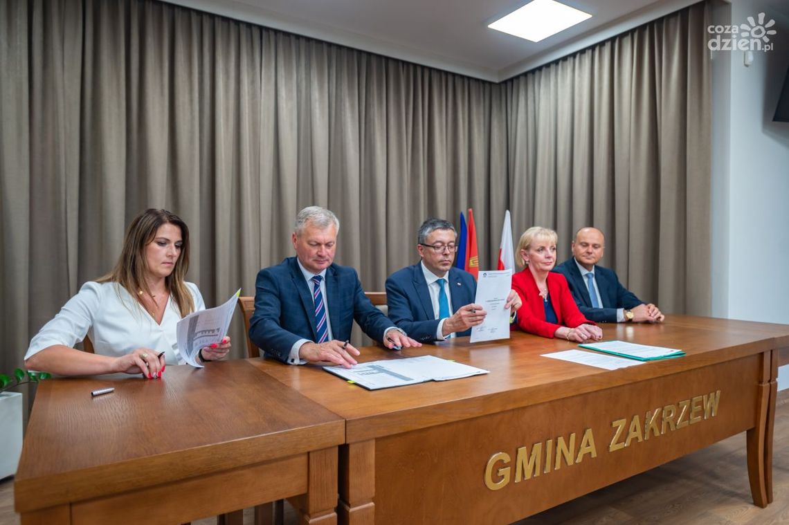 Cztery nowe autobusy elektryczne trafią do gminy Zakrzew Cztery nowe autobusy elektryczne trafią do gminy Zakrzew