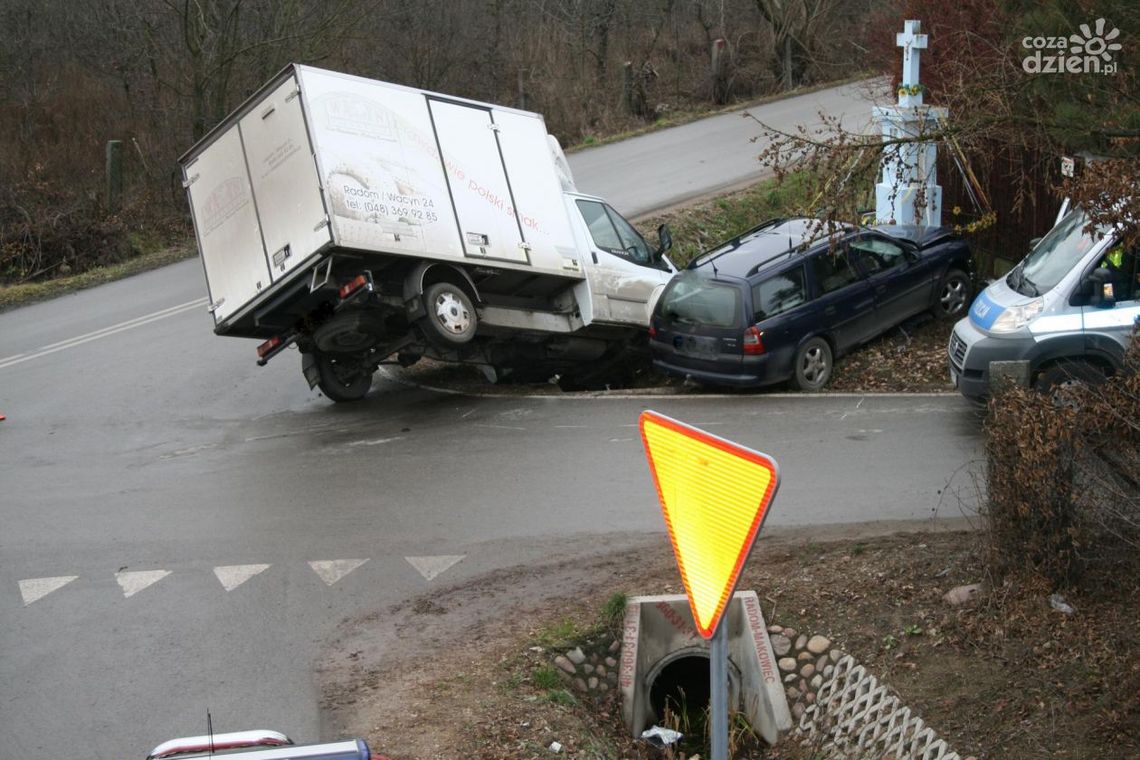 Cztery osoby ranne - wypadki w Cerekwi i Dąbrówce