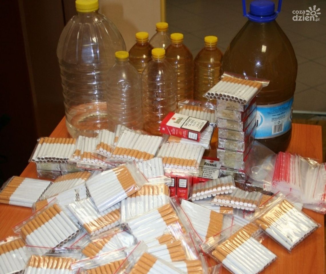 Cztery osoby zatrzymane z kontrabandą Cztery osoby zatrzymane z kontrabandą