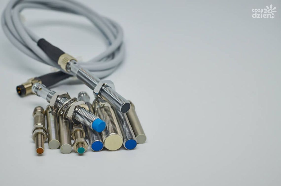 Czujnik magnetyczny – niezbędny komponent nowoczesnej automatyki przemysłowej Czujnik magnetyczny – niezbędny komponent nowoczesnej automatyki przemysłowej