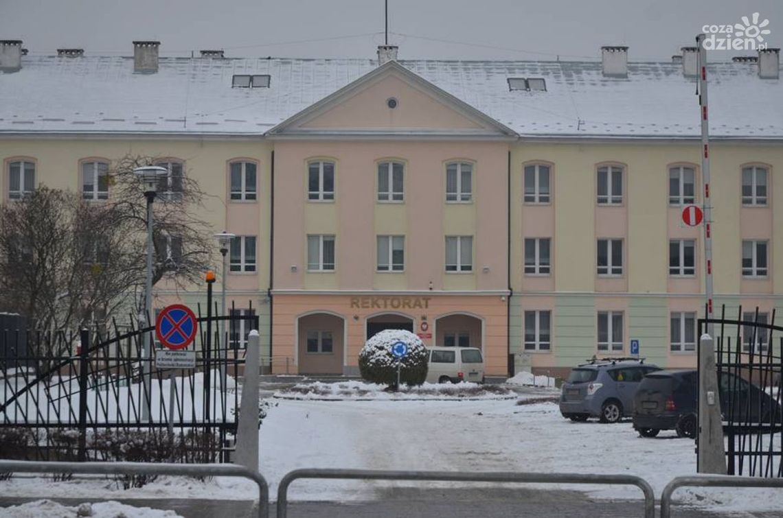 Czy miasto przejmie drogi i parkingi UTH?