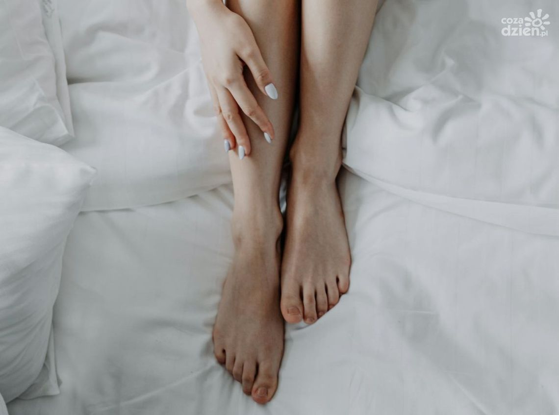 Czy plastyka wałów okołopaznokciowych jest bolesna?