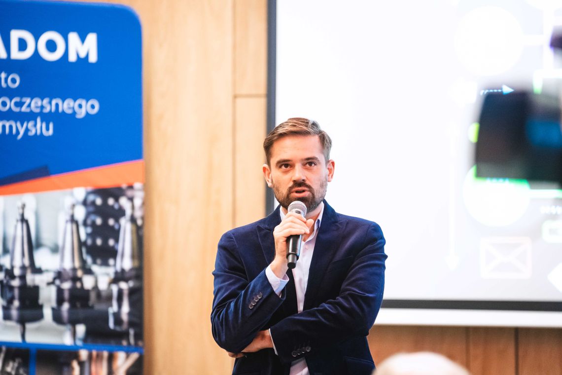 „Czy przez AI zwolnimy wszystkich?”. Radomscy przedsiębiorcy rozmawiali o sztucznej inteligencji