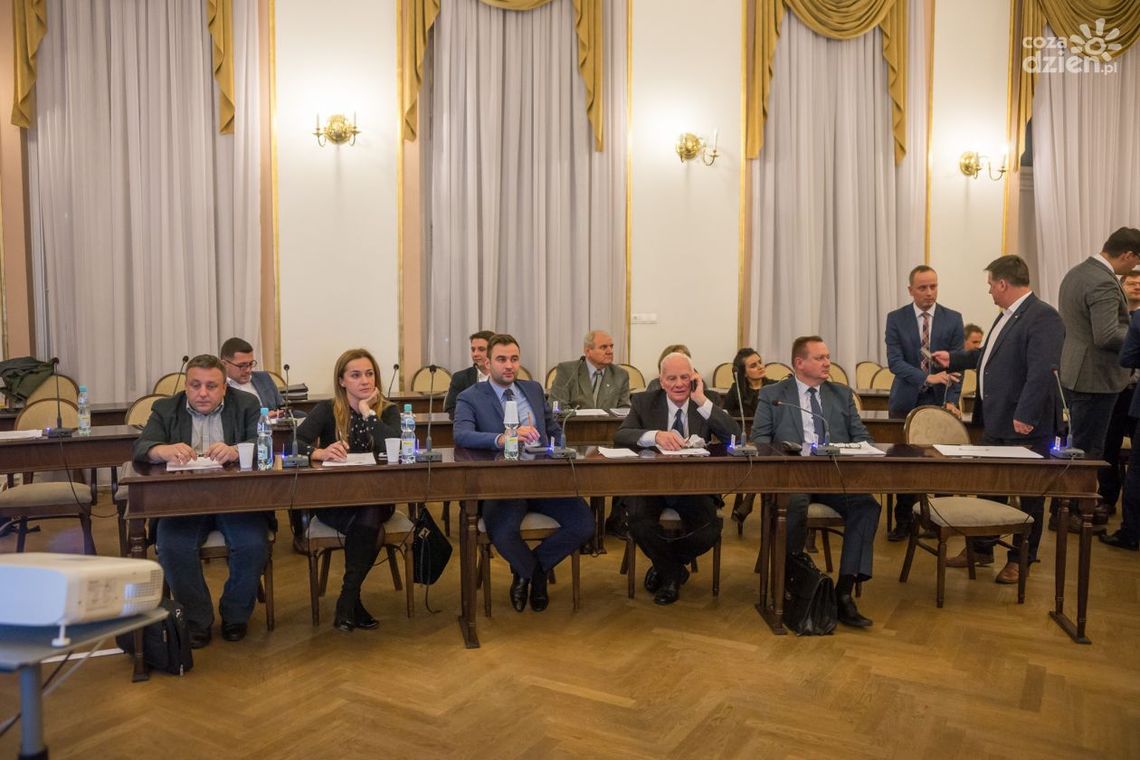 Czy radni zagłosują na projekty uchwał?