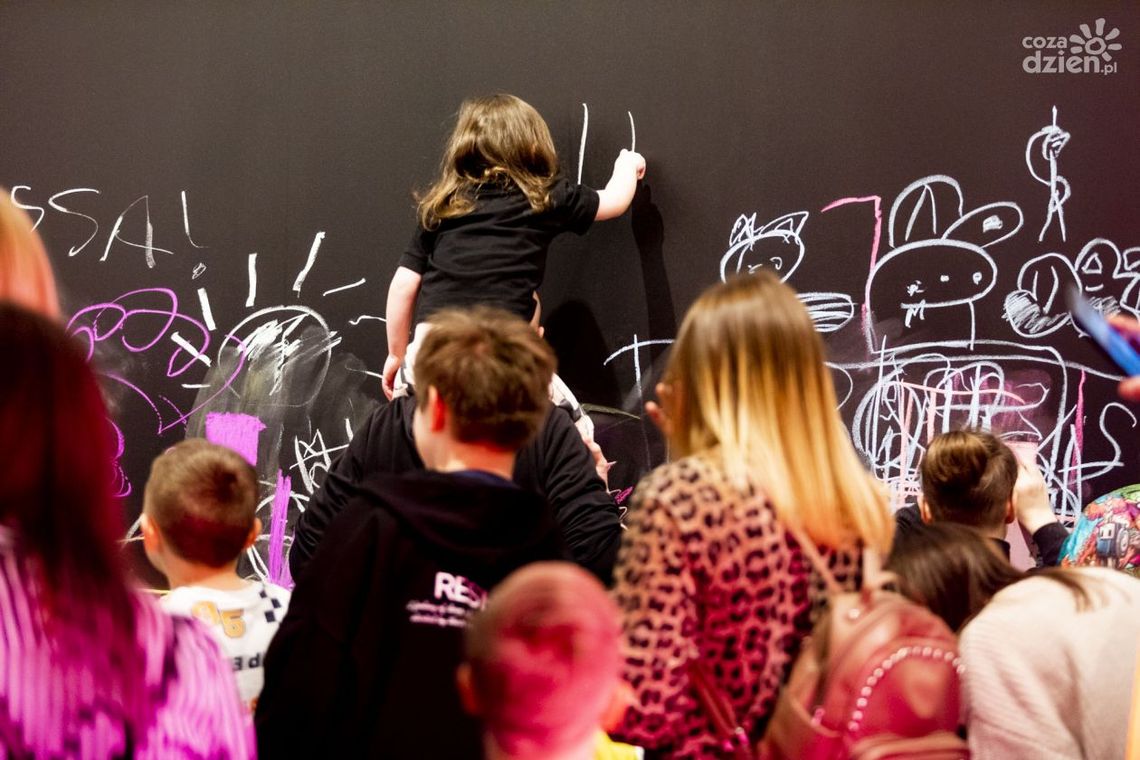 Czy sztuka współczesna może zachwycić dziecko? Czy sztuką i w sztukę można się bawić?