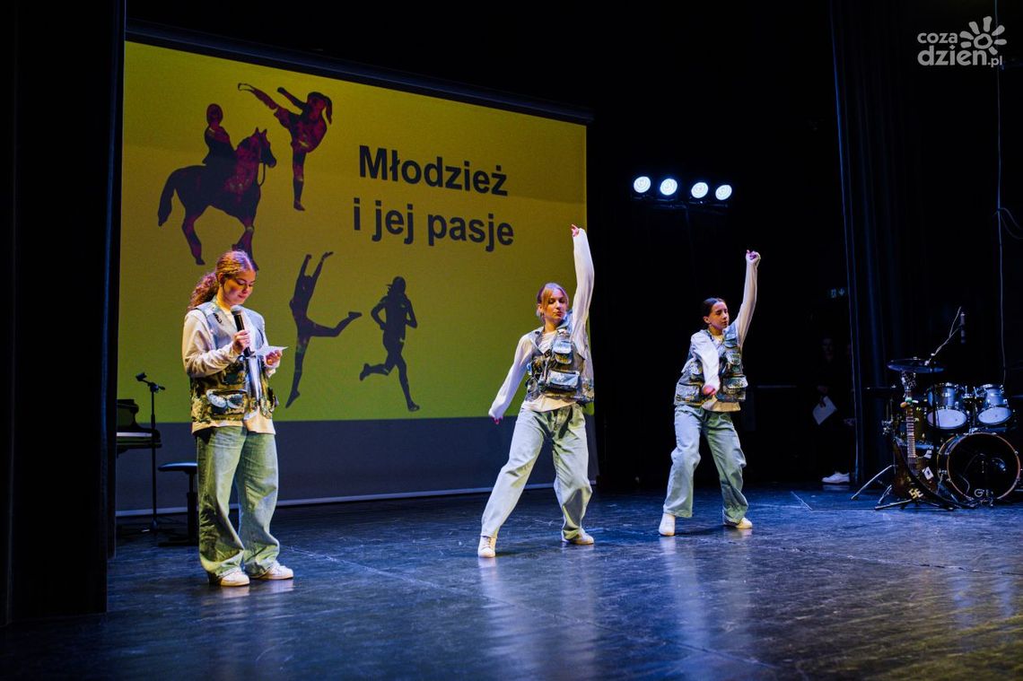 Czym się interesuje młodzież? Czym się interesuje młodzież?