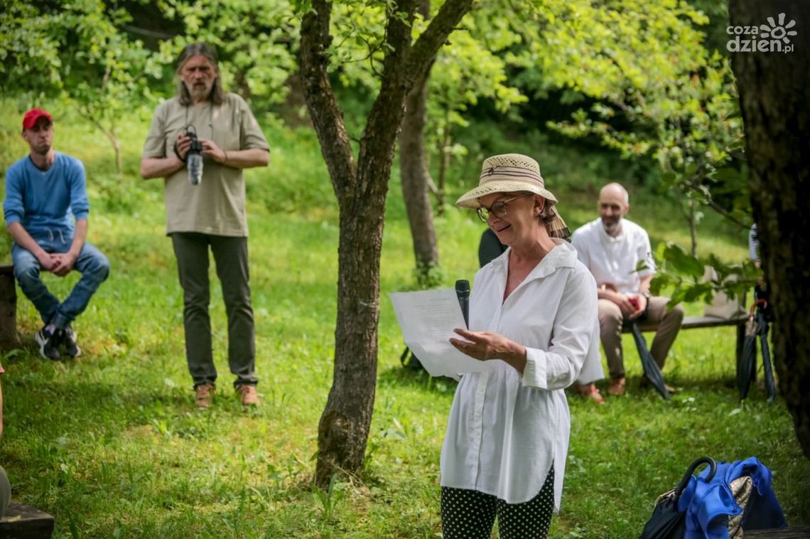 Czytali Leśmiana w Malinowym Chruśniaku 