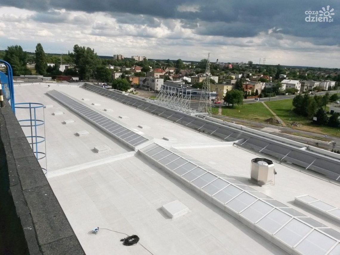 Dachy płaskie przemysłowe – charakterystyka, zalety i wyzwania