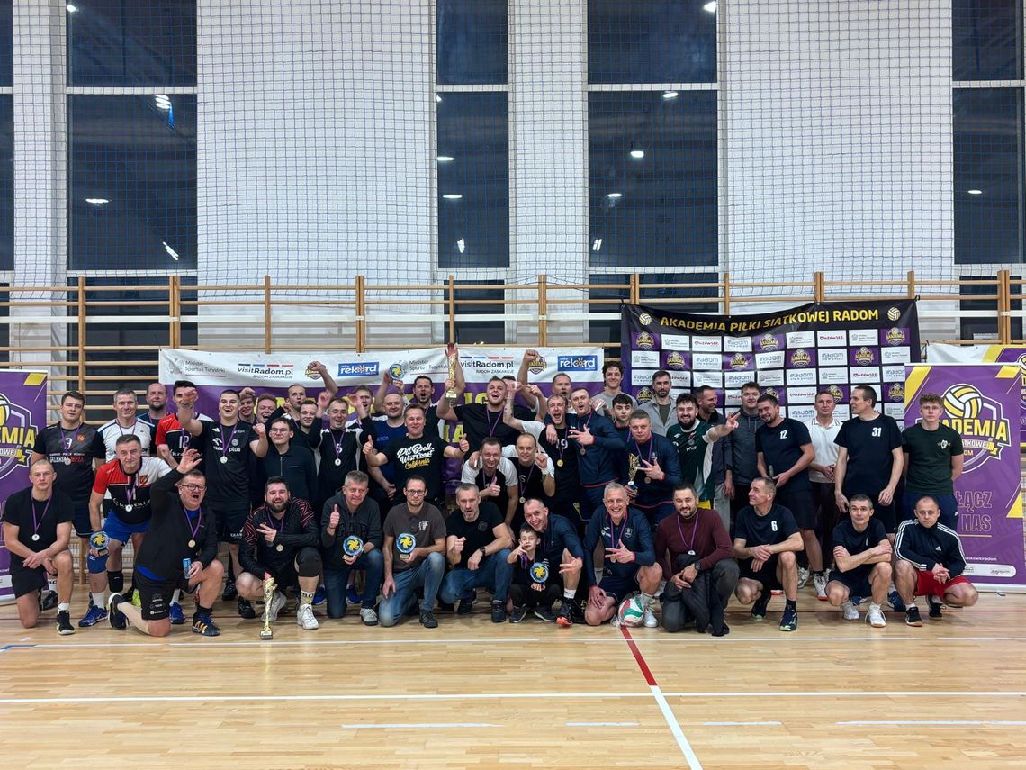 Debeściaki triumfowały w drugiej edycji Amatorskiej Ligi Akademii Piłki Siatkowej Radom Debeściaki triumfowały w drugiej edycji Amatorskiej Ligi Akademii Piłki Siatkowej Radom