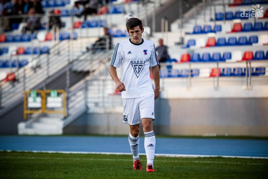 Defensywa nie istnieje. Broń przegrała z beniaminkiem