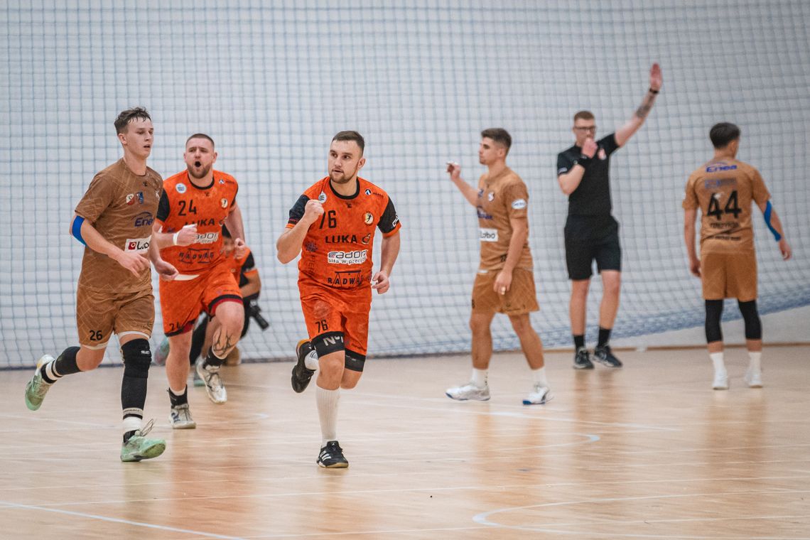 Derby dla Lidera! Radomianie dogonili Enea Orlęta Zwoleń i wygrali 25:23 Derby dla Lidera! Radomianie dogonili Enea Orlęta Zwoleń i wygrali 25:23