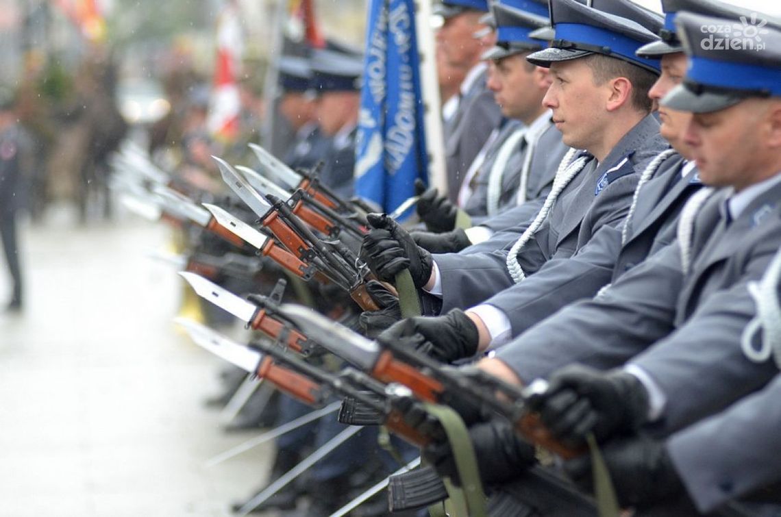 Deszczowe obchody Święta Konstytucji 3 Maja