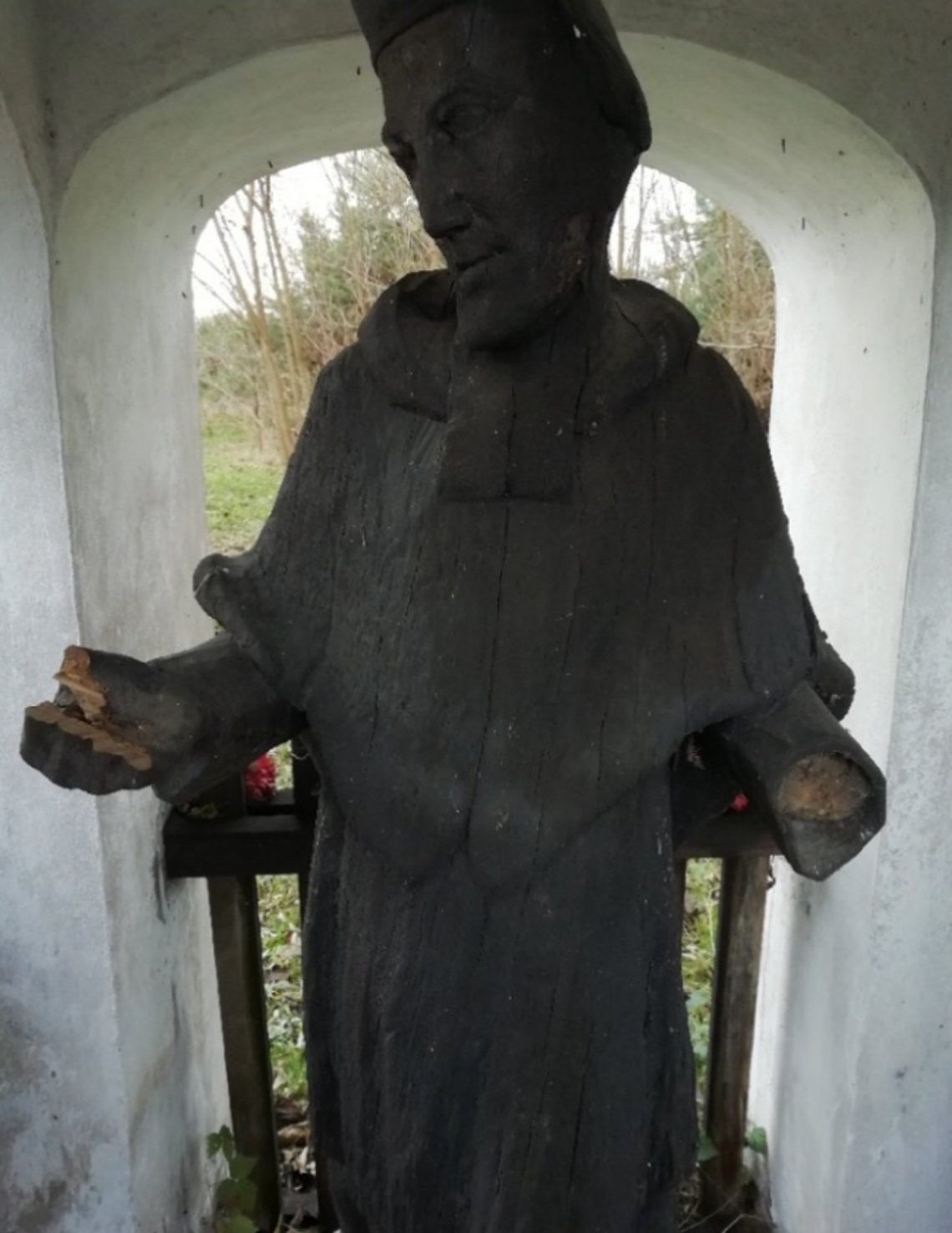 Dewastacja kapliczki św. Jana Nepomucena 