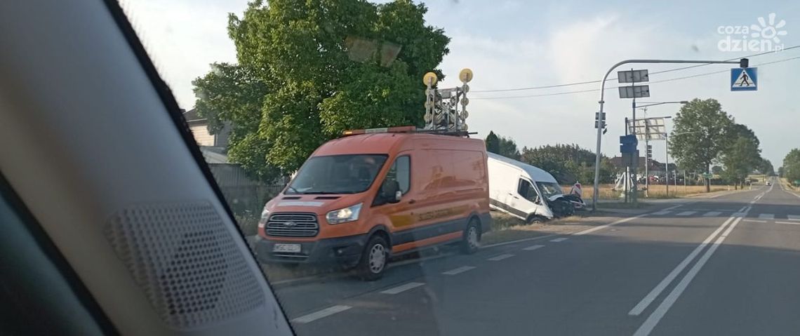 DK9. Bus wypadł z drogi, są ranni DK9. Bus wypadł z drogi, są ranni
