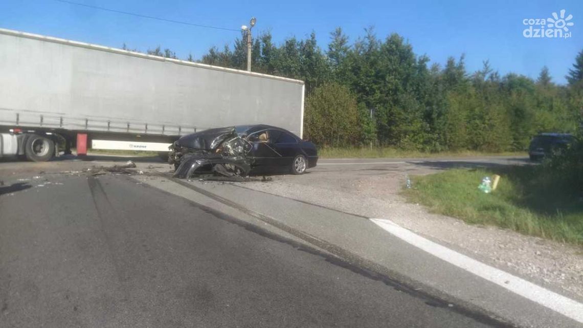 DK9. Wypadek ciężarówki z osobówką DK9. Wypadek ciężarówki z osobówką