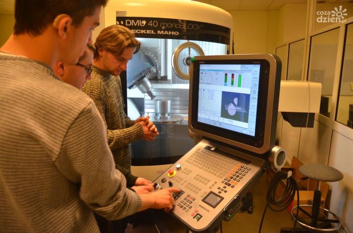 Dla inżynierów praca jest! Dla inżynierów praca jest!