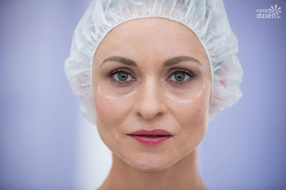 Dla kogo jest zabieg blefaroplastyki? Wskazania medyczne i estetyczne Dla kogo jest zabieg blefaroplastyki? Wskazania medyczne i estetyczne