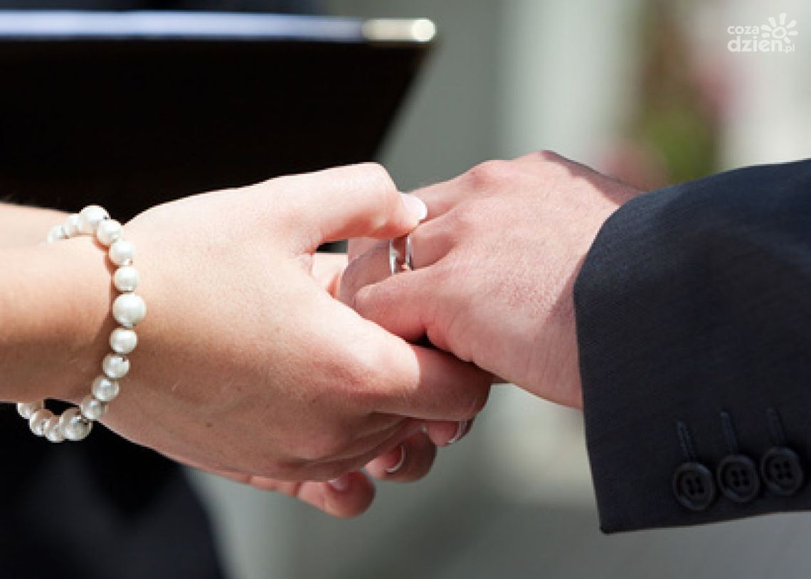 Dlaczego mężczyźni boją się ślubu? SONDA