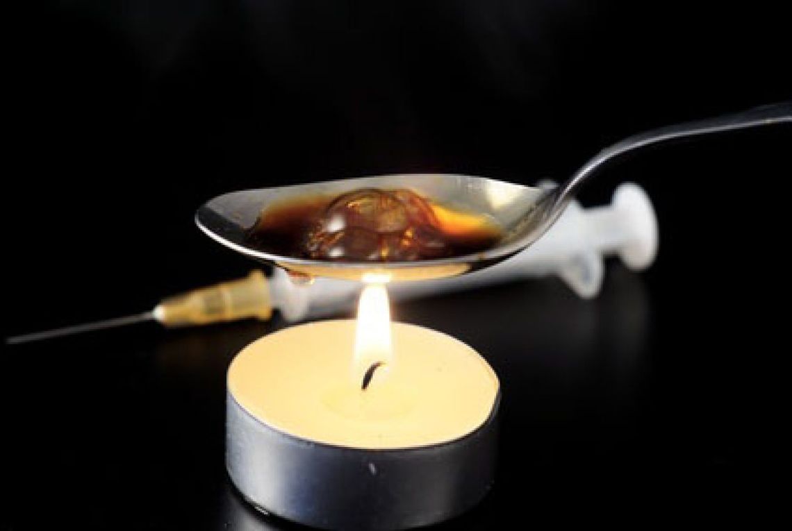 Dlaczego młodzież sięga po narkotyki? Dlaczego młodzież sięga po narkotyki?