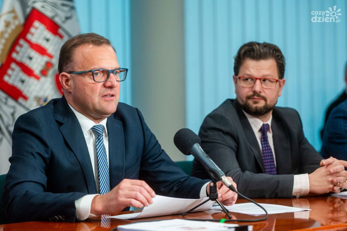 Dlaczego wojewoda uchylił uchwałę rady miejskiej? Ile będzie zarabiał prezydent?