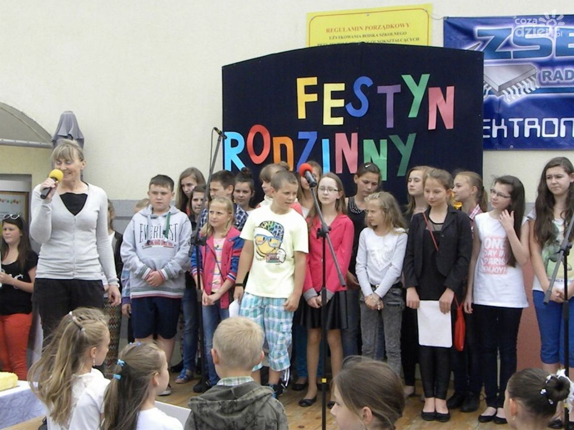 Dobra zabawa podczas festynu rodzinnego w Natolinie