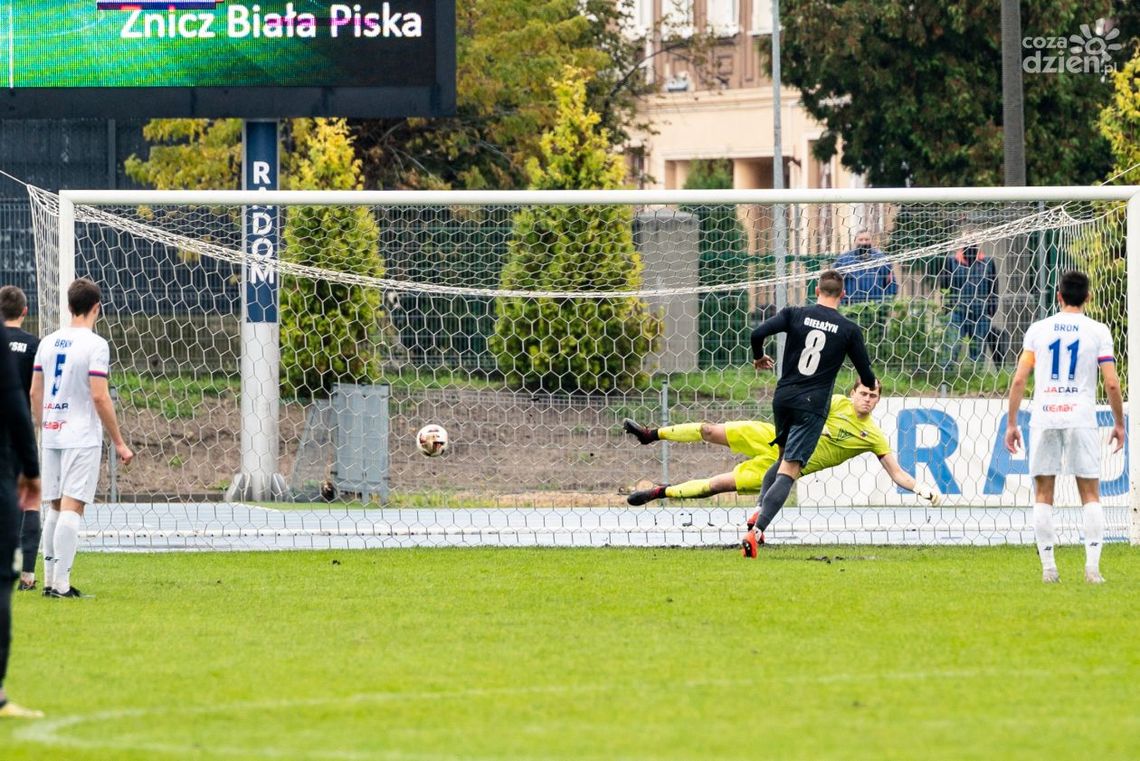 Domowa porażka Broni z Zniczem Biała Piska Domowa porażka Broni z Zniczem Biała Piska