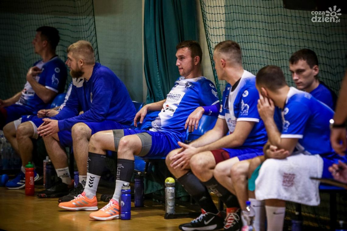 Domowy triumf szczypiornistów Uniwersytetu nad SMS-em