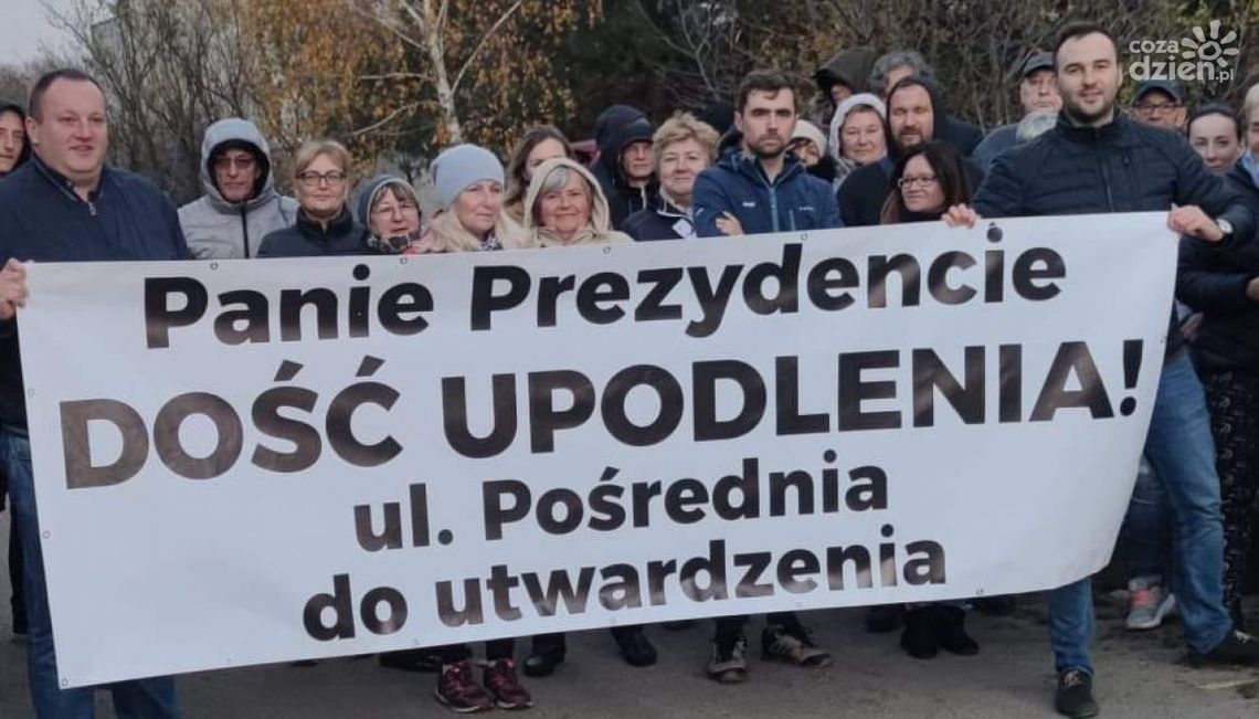 Dość upodlenia! Mieszkańcy ul. Pośredniej będą protestować przed ratuszem