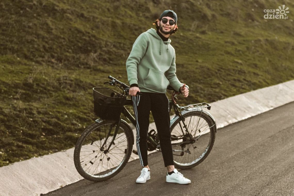 Dresy męskie – jak wybrać idealny model?