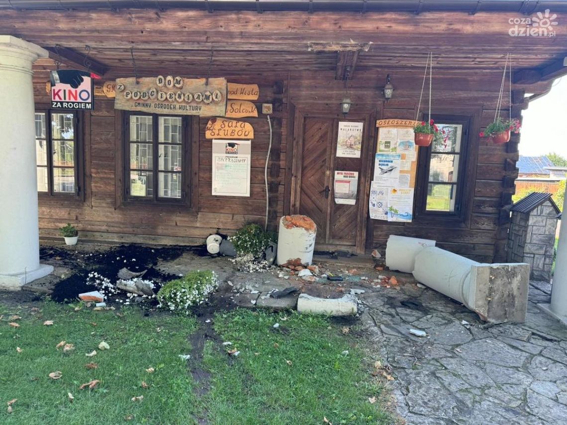 Driftował po pijaku i uszkodził zabytkowy budynek