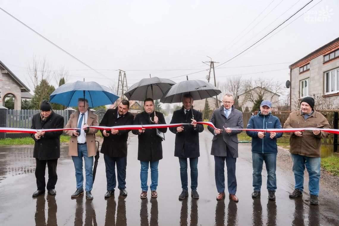 Droga w Strykowicach Górnych częściowo wyremontowana